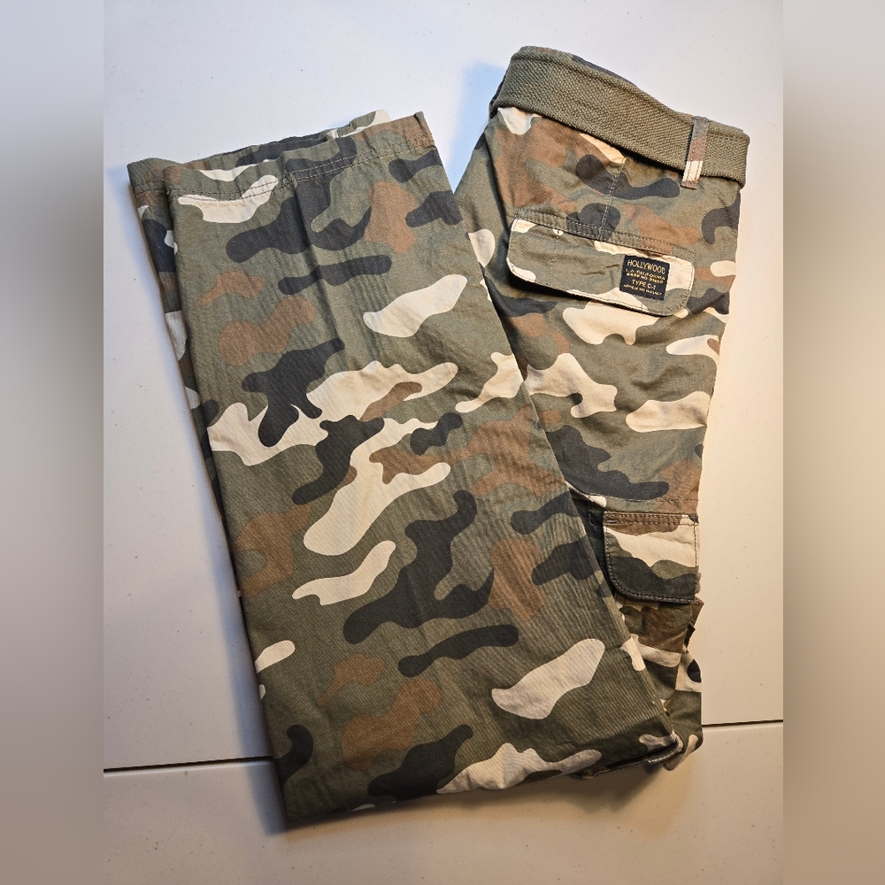 NWT Hollywood Camoflage Cargo Pants 38x32 - Picture 3 of 9